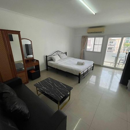 Malee Guesthouse And Restaurant Pattaya Zewnętrze zdjęcie