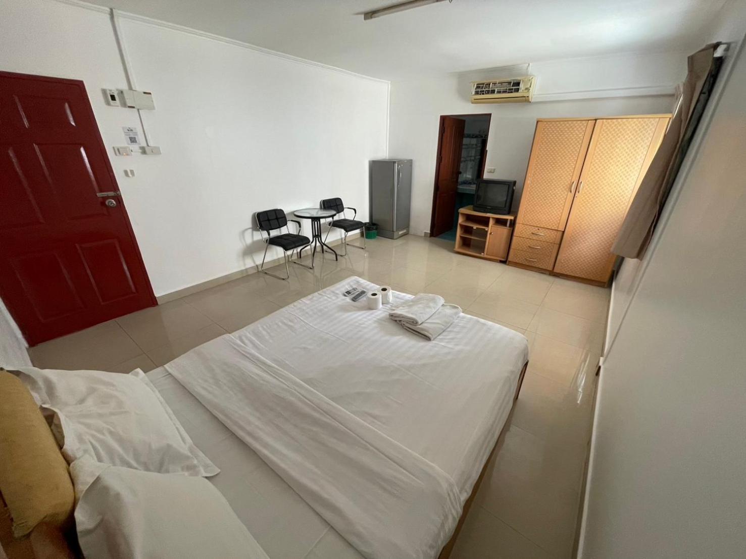 Malee Guesthouse And Restaurant Pattaya Zewnętrze zdjęcie
