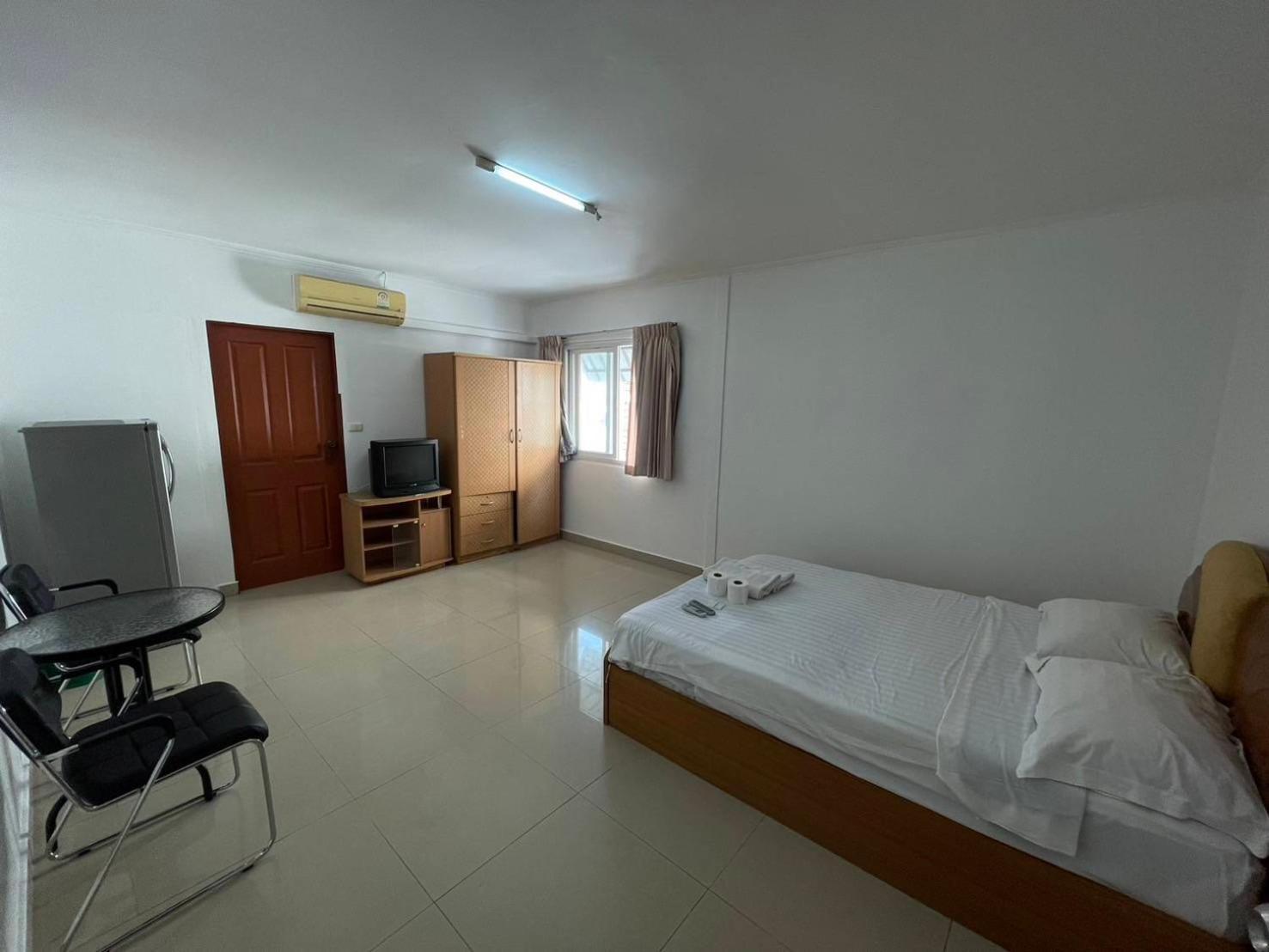 Malee Guesthouse And Restaurant Pattaya Zewnętrze zdjęcie