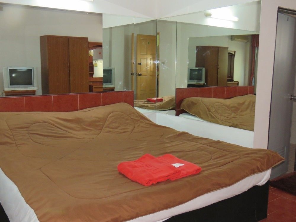 Malee Guesthouse And Restaurant Pattaya Zewnętrze zdjęcie