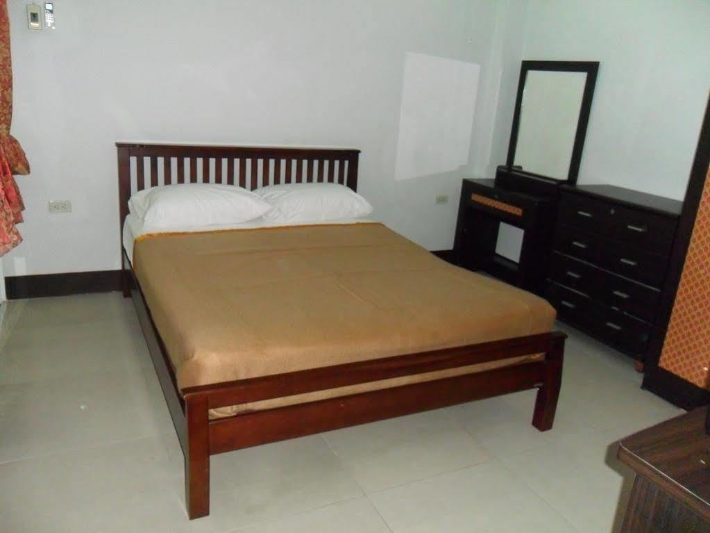 Malee Guesthouse And Restaurant Pattaya Zewnętrze zdjęcie