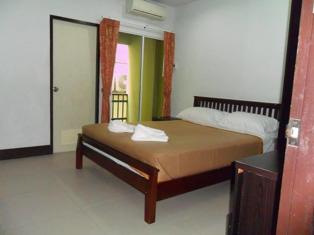 Malee Guesthouse And Restaurant Pattaya Zewnętrze zdjęcie