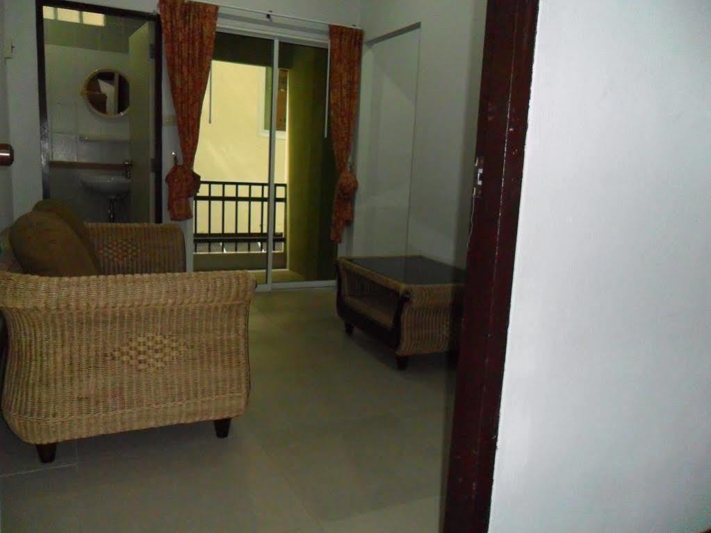 Malee Guesthouse And Restaurant Pattaya Zewnętrze zdjęcie